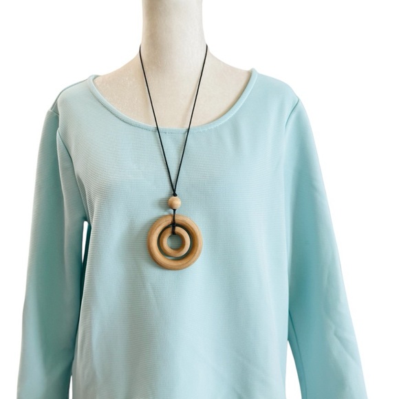 Fashion wood necklace on a cord - Picture 1 of 7